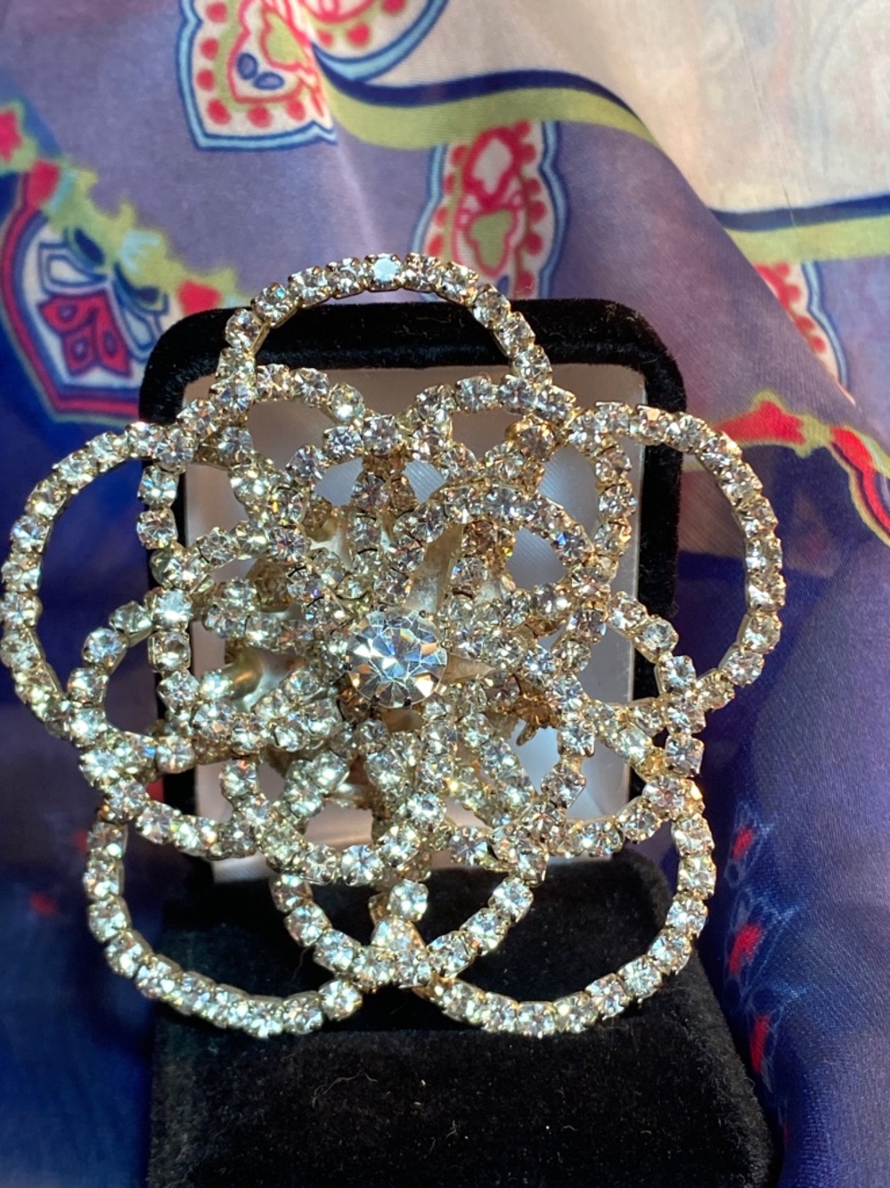 Vintage Rhinestone Statement Brooch | Large 7 cm | Sparkling Multi-Loop Design - Picture 3 of 5